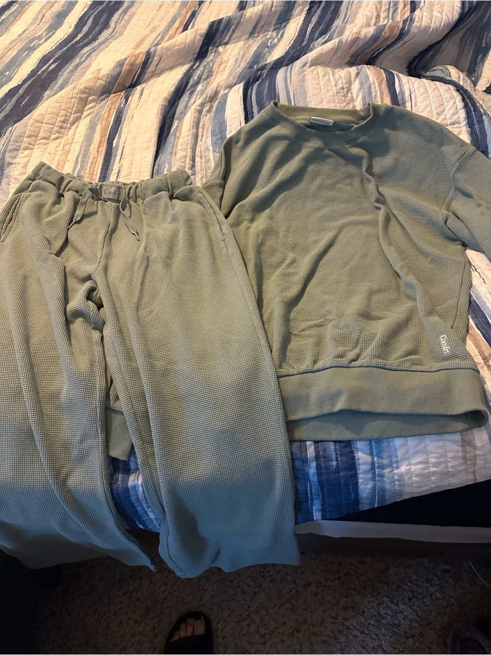 Comfrt Women's Sage Green Waffle Knit Lounge Set